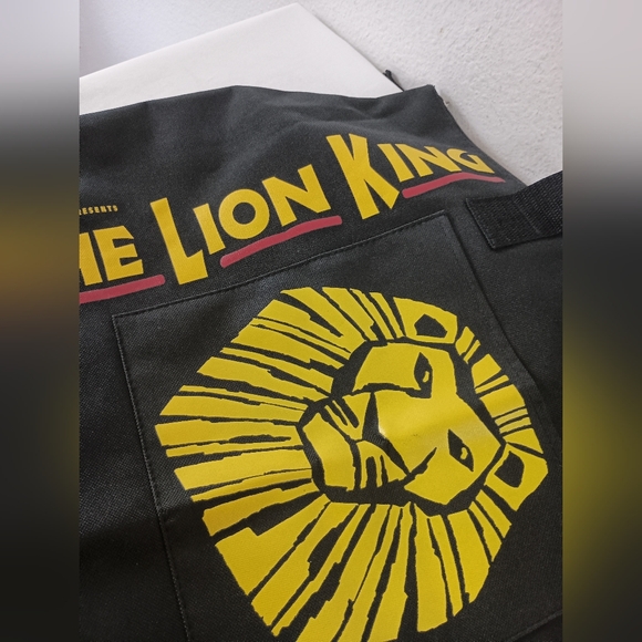 NWT Disney's The Lion King Zip Tote - Picture 8 of 10